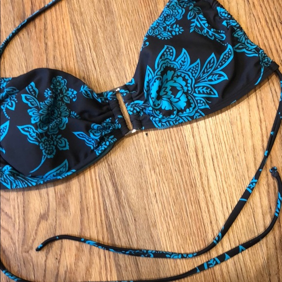 Large old navy bikini top - Picture 5 of 5
